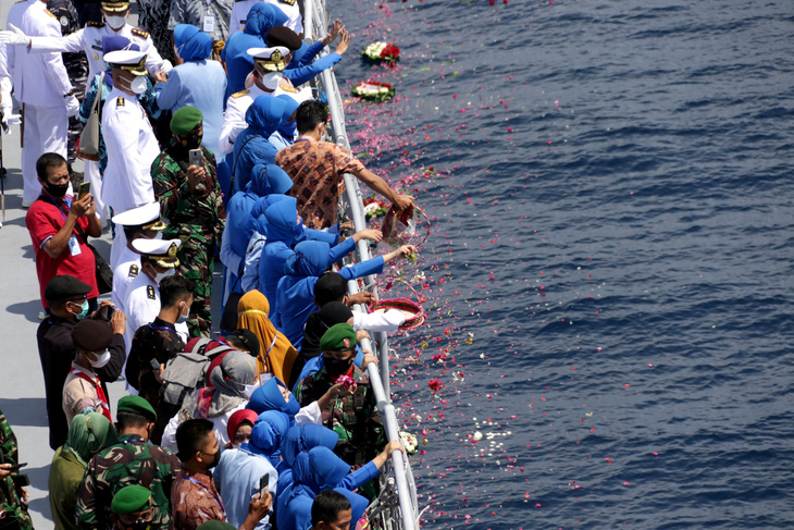 Indonesia dừng cuộc trục vớt tàu ngầm chìm cùng 53 thủy thủ ở Bali - Ảnh 1.