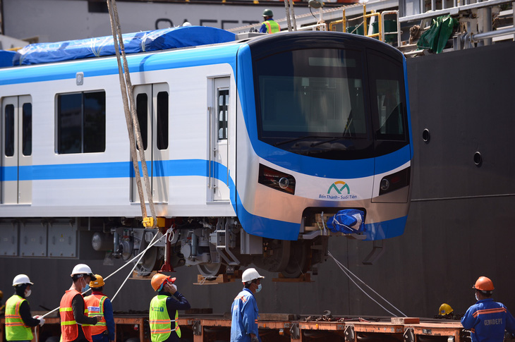 Thêm 2 đoàn tàu metro số 1 cập cảng Khánh Hội - Ảnh 2.