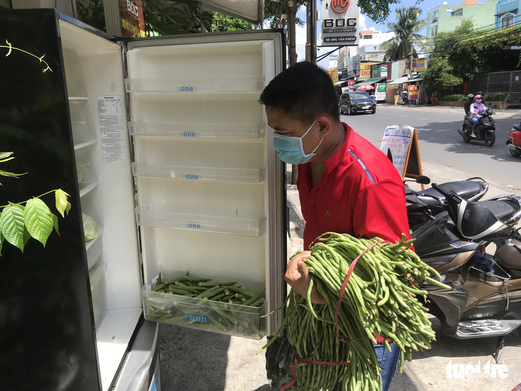 Thương sao cái tủ lạnh cộng đồng ở Sài Gòn - Ảnh 4.