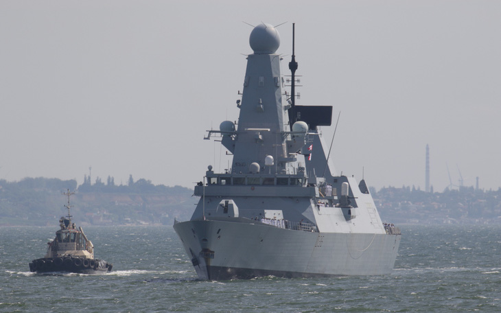 Nga nói bắn cảnh cáo tàu chiến Anh trên Biển Đen, Anh phủ nhận