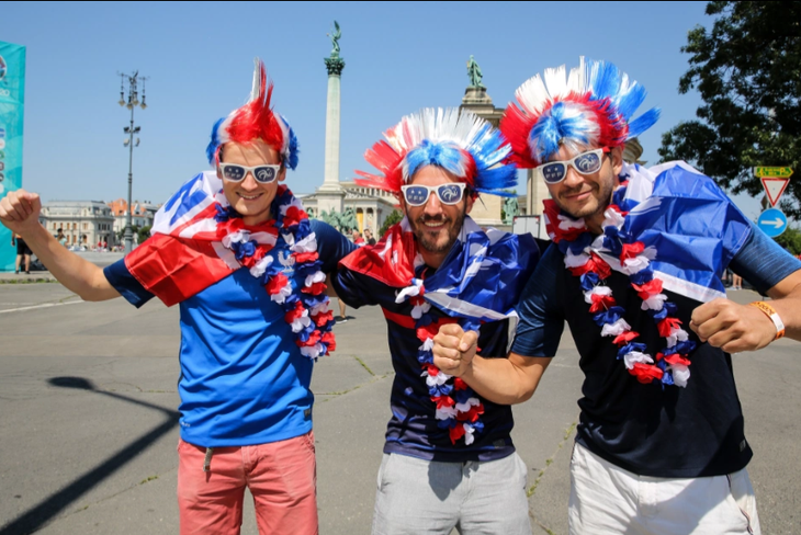 Nhầm lẫn Budapest với Bucharest, các CĐV Pháp lưu lạc sang Romania xem Euro 2020 - Ảnh 1.