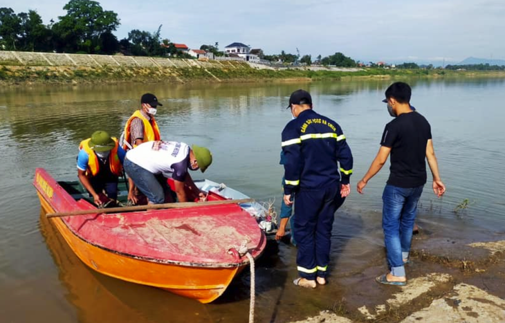 Phát hiện thi thể hai mẹ con trong tư thế ôm nhau dưới ao, cách nhà 1km - Ảnh 1.