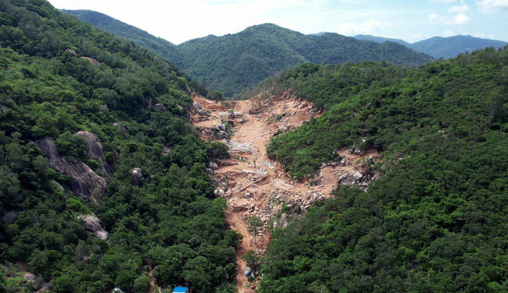 Khởi tố vụ án sau khi gần 2ha rừng phòng hộ trên núi Thị Vải bị phá nát - Ảnh 1.