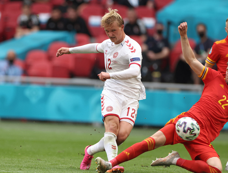 Đè bẹp Xứ Wales, Đan Mạch trở thành đội đầu tiên vào tứ kết - Ảnh 1.