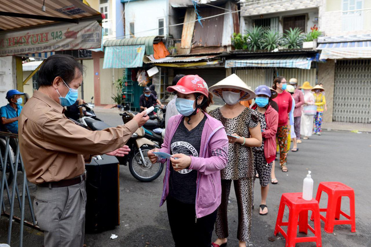 Đi chợ với thẻ xanh, thẻ hồng - Ảnh 1.