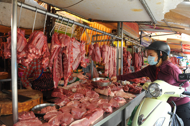 Quận Tân Bình đóng cửa tạm thời chợ Hoàng Hoa Thám - Ảnh 1.