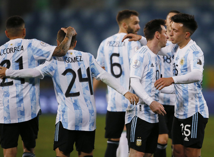 Messi tỏa sáng giúp Argentina xếp đầu bảng A, gặp Ecuador ở tứ kết Copa America - Ảnh 2.