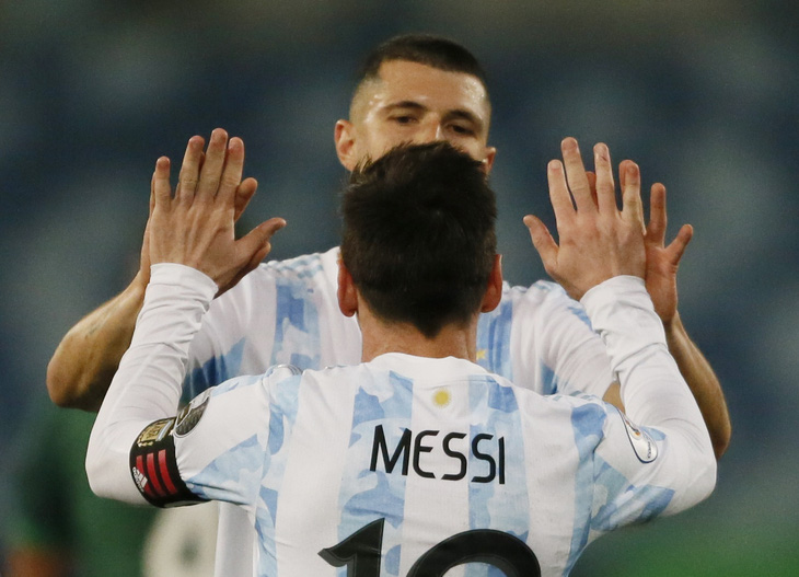 Messi tỏa sáng giúp Argentina xếp đầu bảng A, gặp Ecuador ở tứ kết Copa America - Ảnh 1.