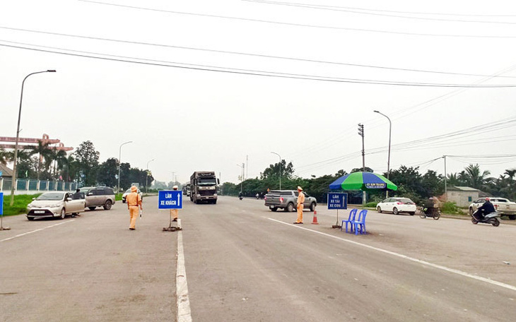 Lọt ca F0, Quảng Ninh kiểm điểm, hạ thi đua nhiều cán bộ trực chốt