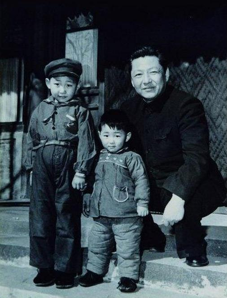 Đài Trung Quốc kể về tuổi thơ làm nên con người Tập Cận Bình - Ảnh 1.