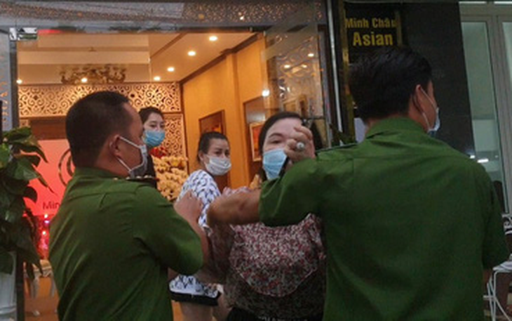 Thẩm mỹ viện khai trương không phòng dịch: Có Quang Tèo và Thanh Bi?