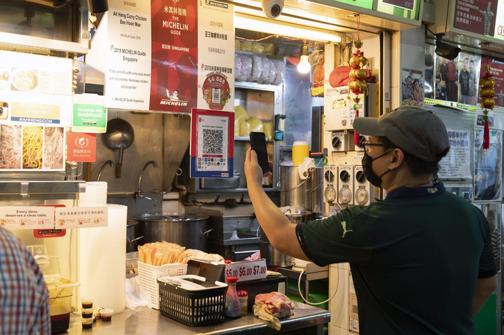 Sáng kiến giúp ẩm thực đường phố Singapore sống sót trong đại dịch - Ảnh 1.