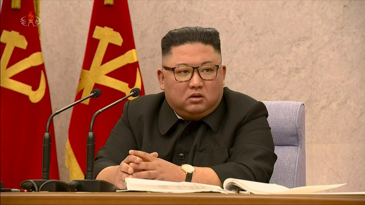 Ông Kim Jong Un trừng phạt các quan chức cấp cao vì chống COVID-19 kém - Ảnh 1.