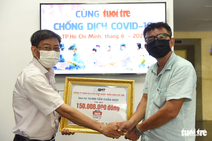 Giám đốc tặng 15.000 tấm chắn cho lực lượng chống dịch: ‘Nếu cần nữa xin hãy gọi - Ảnh 3.