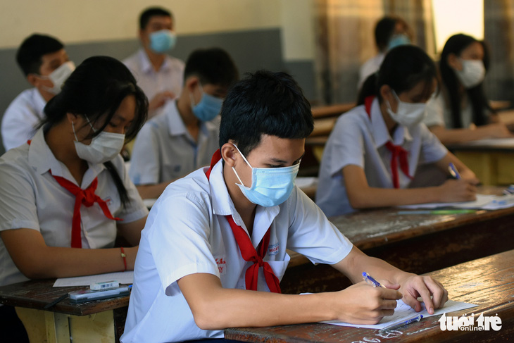 Hơn 21.000 thí sinh Đồng Nai tuân thủ phòng dịch, tham dự kỳ thi tuyển vào lớp 10 - Ảnh 2.