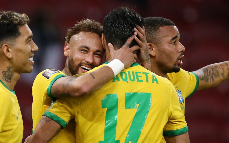 Neymar sút phạt đền 2 lần mới thành bàn trong trận Brazil - Ecuador
