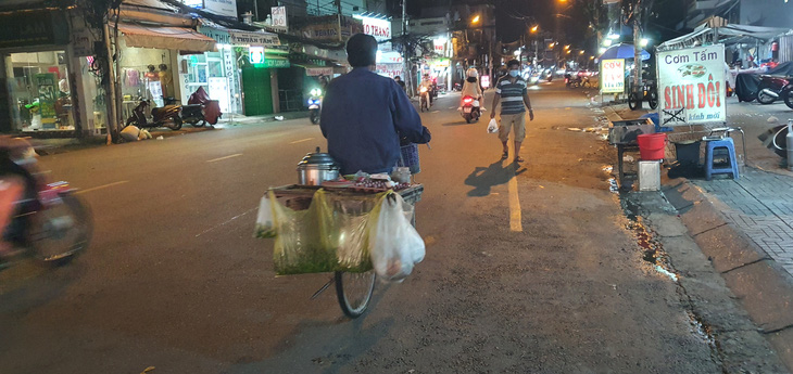 Thành phố đêm mùa dịch: Mong những đêm buồn nhanh qua - Ảnh 4.