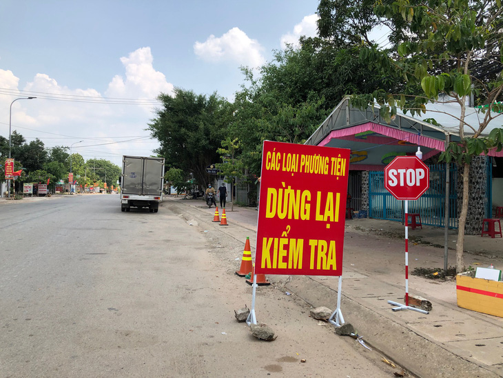 Bình Thuận lập 2 chốt kiểm soát dịch trên quốc lộ 1, giáp ranh 2 tỉnh Đồng Nai, Ninh Thuận - Ảnh 1.