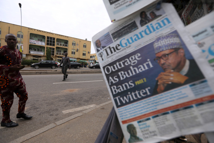 Bị xóa bài đăng, tổng thống Nigeria cấm luôn Twitter - Ảnh 1.