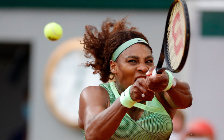 Serena Williams bị loại sớm, Federer rút lui khỏi Roland Garros