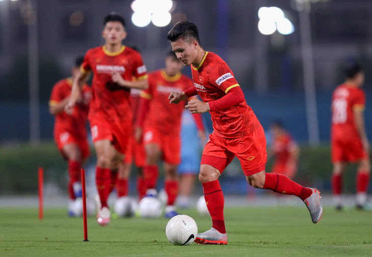 Cuộc thi bình chọn Cầu thủ Việt Nam xuất sắc nhất trận đấu: Hồi hộp với cái tên đầu tiên - Ảnh 1.