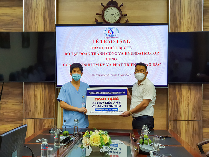 Tập đoàn Thành Công và Hyundai Motor trao tặng thiết bị y tế cho bệnh viện tim Hà Nội - Ảnh 1.
