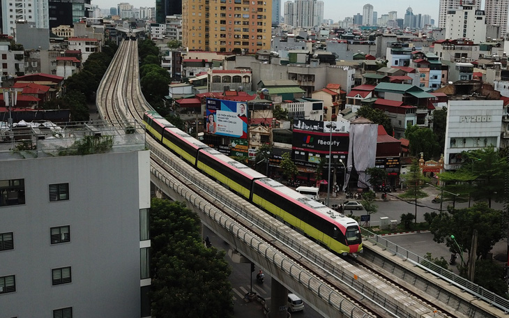 Sáng 1-7, các đoàn tàu metro Nhổn - ga Hà Nội chạy thử nghiệm 8,5km trên cao