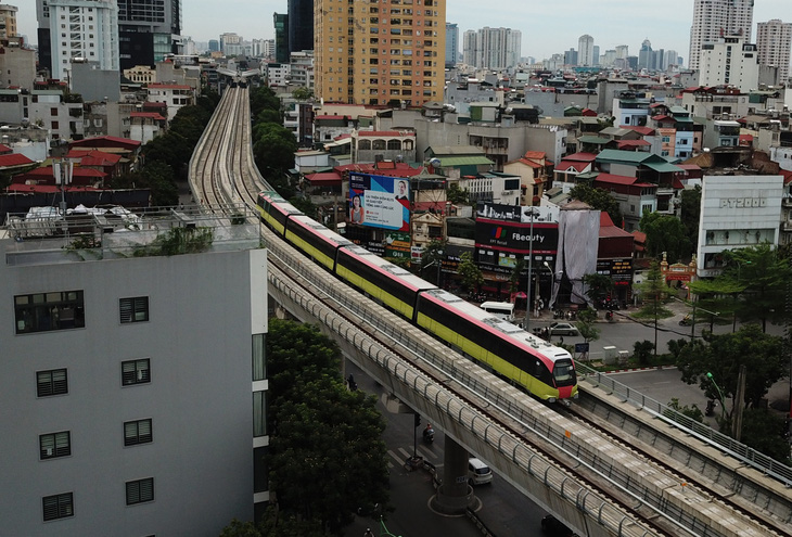 Sáng 1-7, các đoàn tàu metro Nhổn - ga Hà Nội chạy thử nghiệm 8,5km trên cao - Ảnh 2.