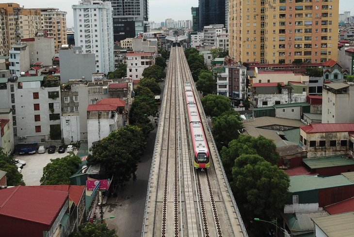 Sáng 1-7, các đoàn tàu metro Nhổn - ga Hà Nội chạy thử nghiệm 8,5km trên cao - Ảnh 3.