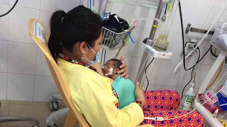Bệnh viện Tiền Giang nuôi sống trẻ sơ sinh nặng 900 gram - Ảnh 1.