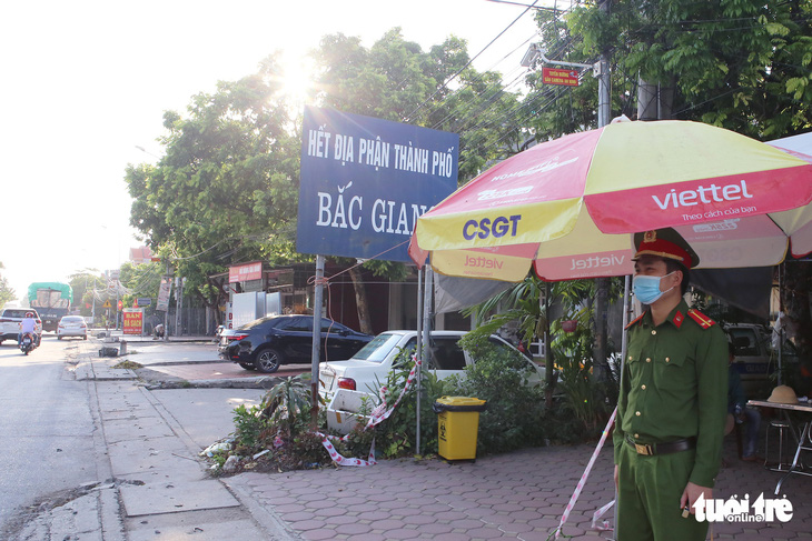 Liên tiếp 3 lãnh đạo địa phương ở Bắc Giang bị phê bình vì lơ là chống dịch - Ảnh 1.