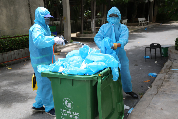 Đã dọn sạch rác thải ở khu cách ly điểm trường Phú Lợi - Ảnh 1.