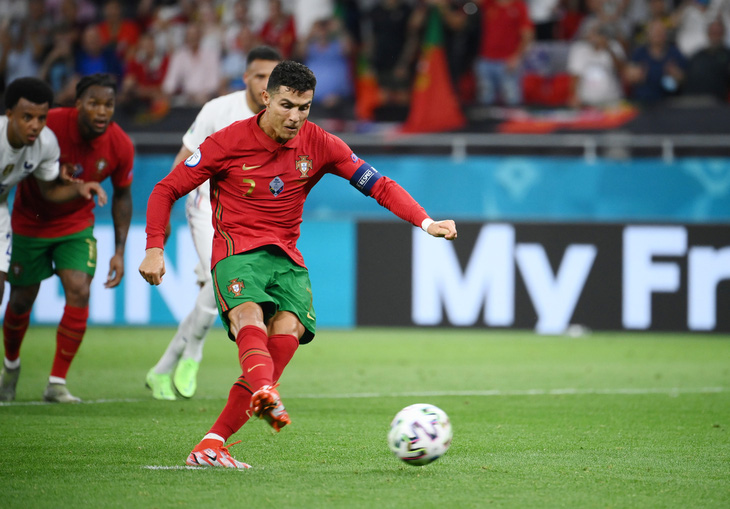 Thủ thành Donnarumma xuất sắc nhất Euro 2020, Ronaldo là Vua phá lưới - Ảnh 2.