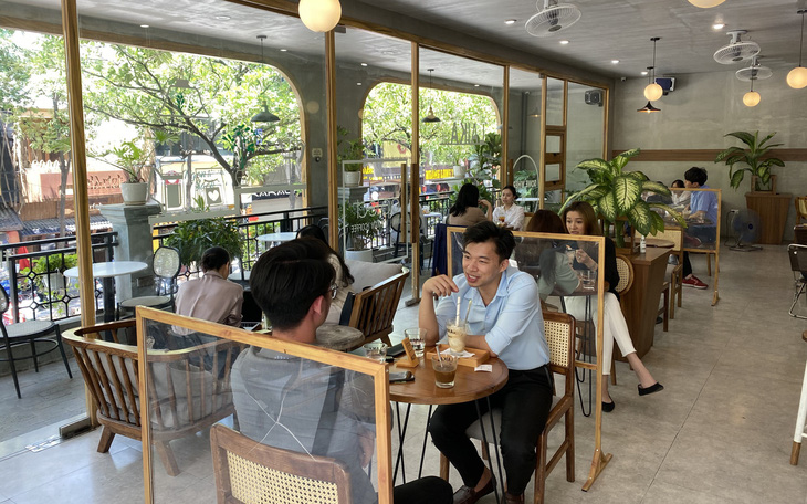 NÓNG: Từ 0h ngày 13-7, Hà Nội đóng cửa quán cà phê, quán ăn, cửa hàng cắt tóc...