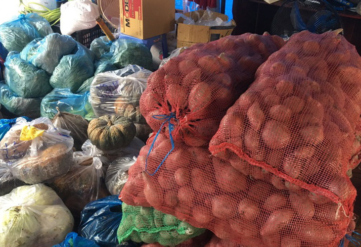 15 tấn gạo, 5 tấn rau củ gửi người nghèo, người sống trong khu phong tỏa ở Cần Thơ - Ảnh 5.