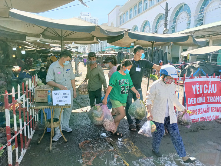 Sau vụ bánh mì, Khánh Hòa ra hướng dẫn về mặt hàng thiết yếu - Ảnh 1.