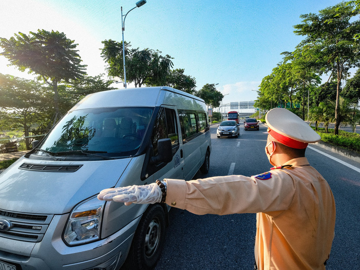 Hà Nội tạm dừng xe khách đến 37 tỉnh, thành phố - Ảnh 1.