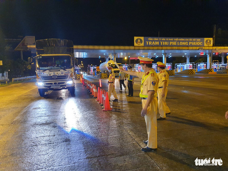 Tổng cục Đường bộ khuyến cáo bố trí tài xế dự phòng cho xe chở hàng đường dài - Ảnh 1.