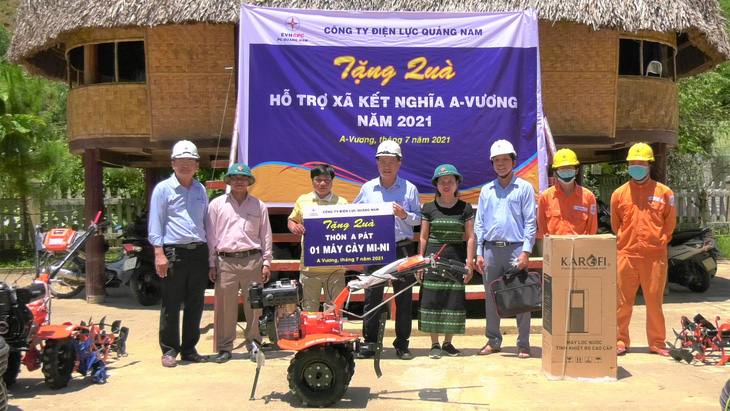 Điện lực Quảng Nam hỗ trợ xây nhà tình thương cho người nghèo vùng cao - Ảnh 1.