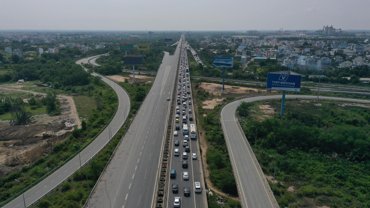 Cần 11.500 tỉ đồng mở rộng đường cao tốc TP.HCM - Long Thành - Dầu Giây lên 8 làn xe - Ảnh 1.