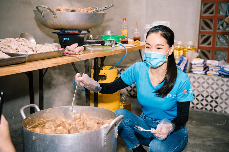 Hội Doanh Nhân Trẻ Việt Nam đóng góp gần 1 tỉ đồng phục vụ suất ăn cho tuyến đầu - Ảnh 2.