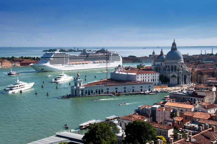 Italy cấm tàu du lịch lớn vào trung tâm Venice để bảo vệ di sản - Ảnh 1.