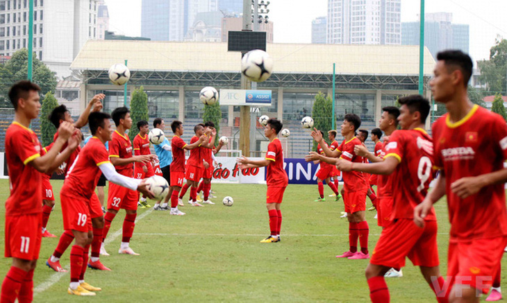 HLV Park Hang Seo căng mình với tuyển Việt Nam và tuyển U23 - Ảnh 2.
