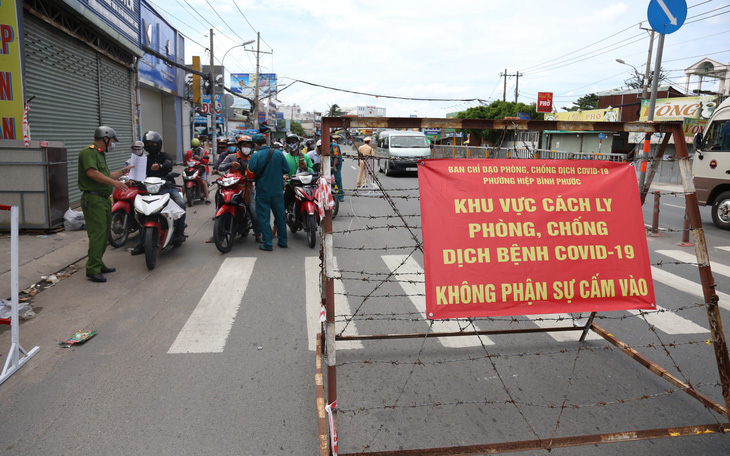 Phong tỏa phường Hiệp Bình Phước, tạm phân luồng qua quốc lộ 13 cho dân quen