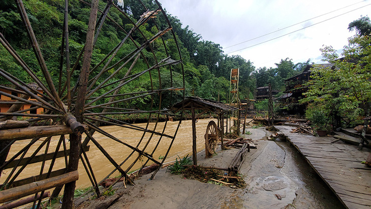 Khu du lịch bản Cát Cát - Sa Pa hư hỏng nhiều hạng mục do mưa lũ, thiệt hại 2 tỉ đồng - Ảnh 2.