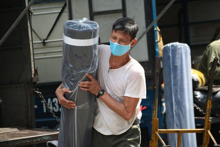 Lao động tự do ở Hà Nội bị ảnh hưởng COVID-19 được hỗ trợ 1,5 triệu đồng - Ảnh 1.