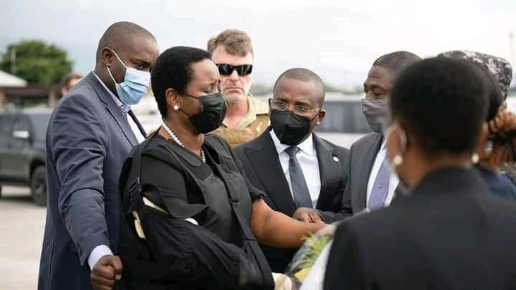 Vợ cố tổng thống Haiti về nước chịu tang chồng - Ảnh 1.