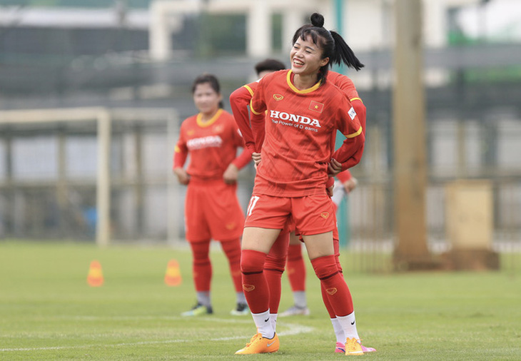Đội tuyển nữ Việt Nam hứng khởi trong ngày đầu tập luyện - Ảnh 1.