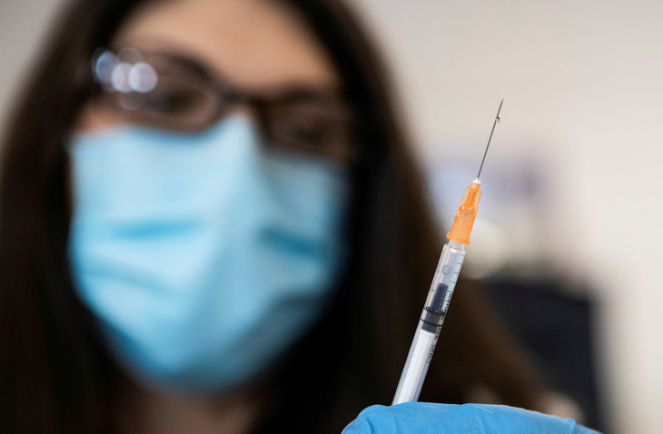 Một quận ở Mỹ tăng 400% ca nhiễm trong 1 tháng do chậm tiêm vắc xin - Ảnh 1.