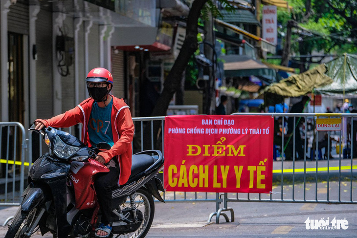 Hà Nội thêm 17 ca COVID-19, sau 2 tuần lên 200 ca - Ảnh 1.